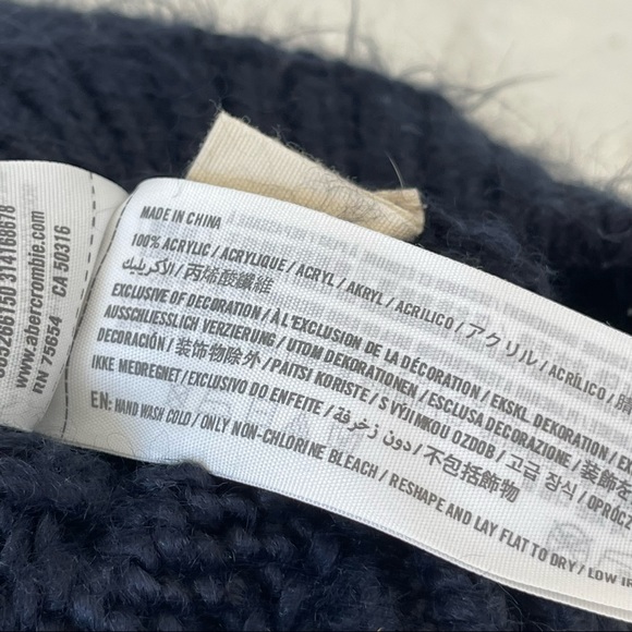 🍂3/$20 Hollister Puffball Beanie - Picture 3 of 3